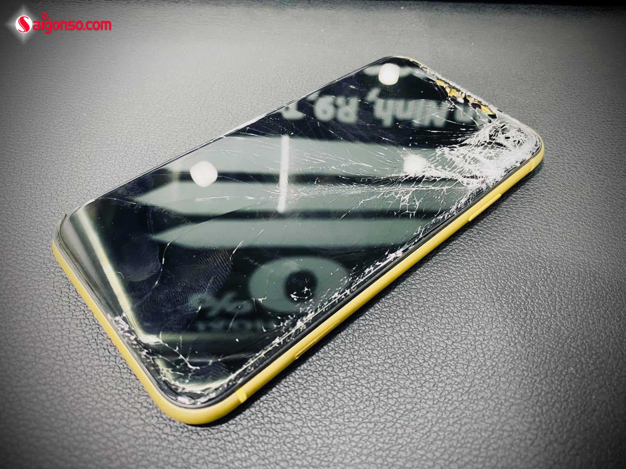iphone201120becc82cc8920macc80n iphone 11 bể màn hình